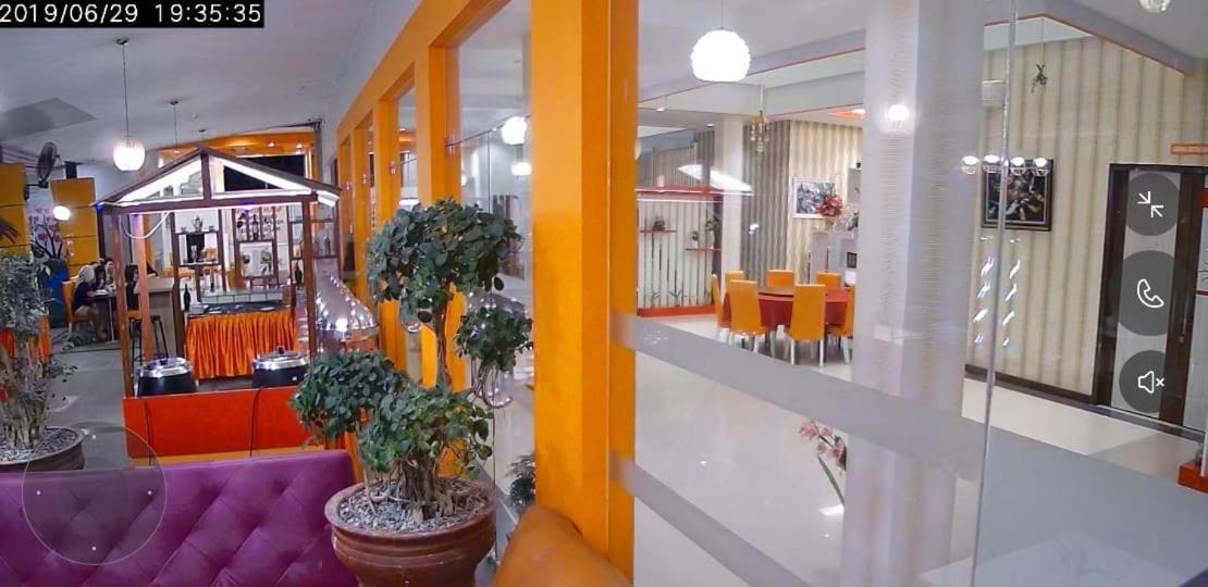 Fortune Front One Hotel Kendari Exterior photo