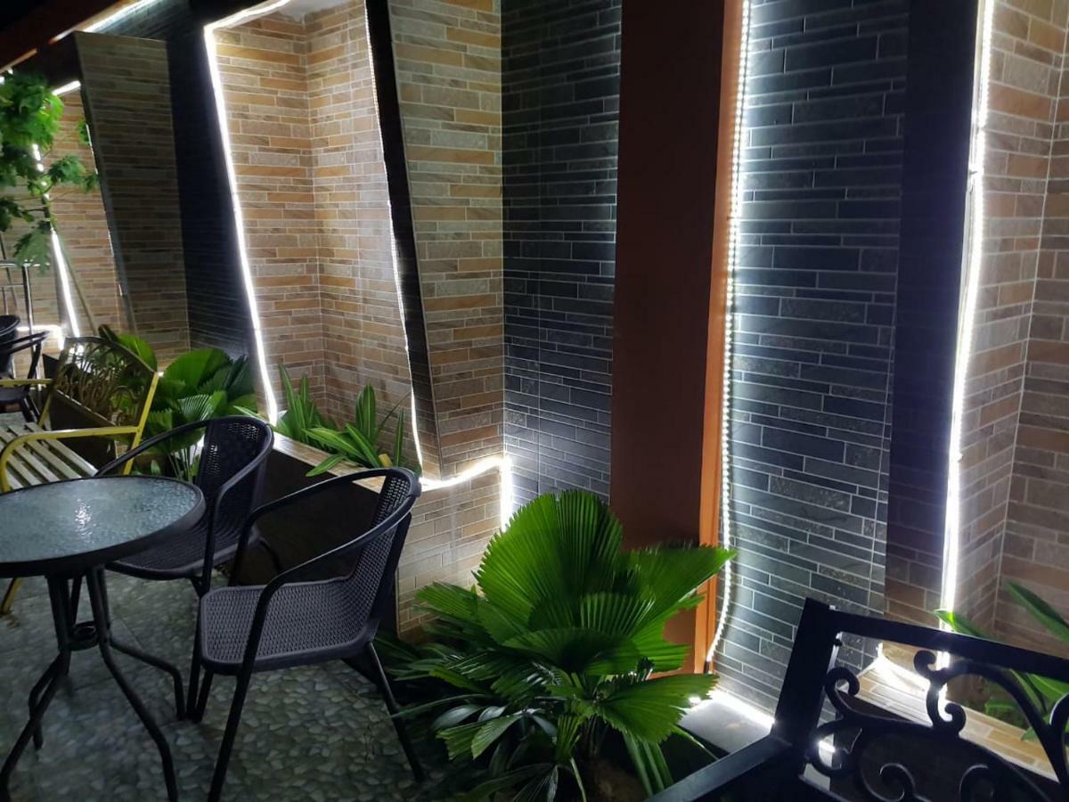 Fortune Front One Hotel Kendari Exterior photo