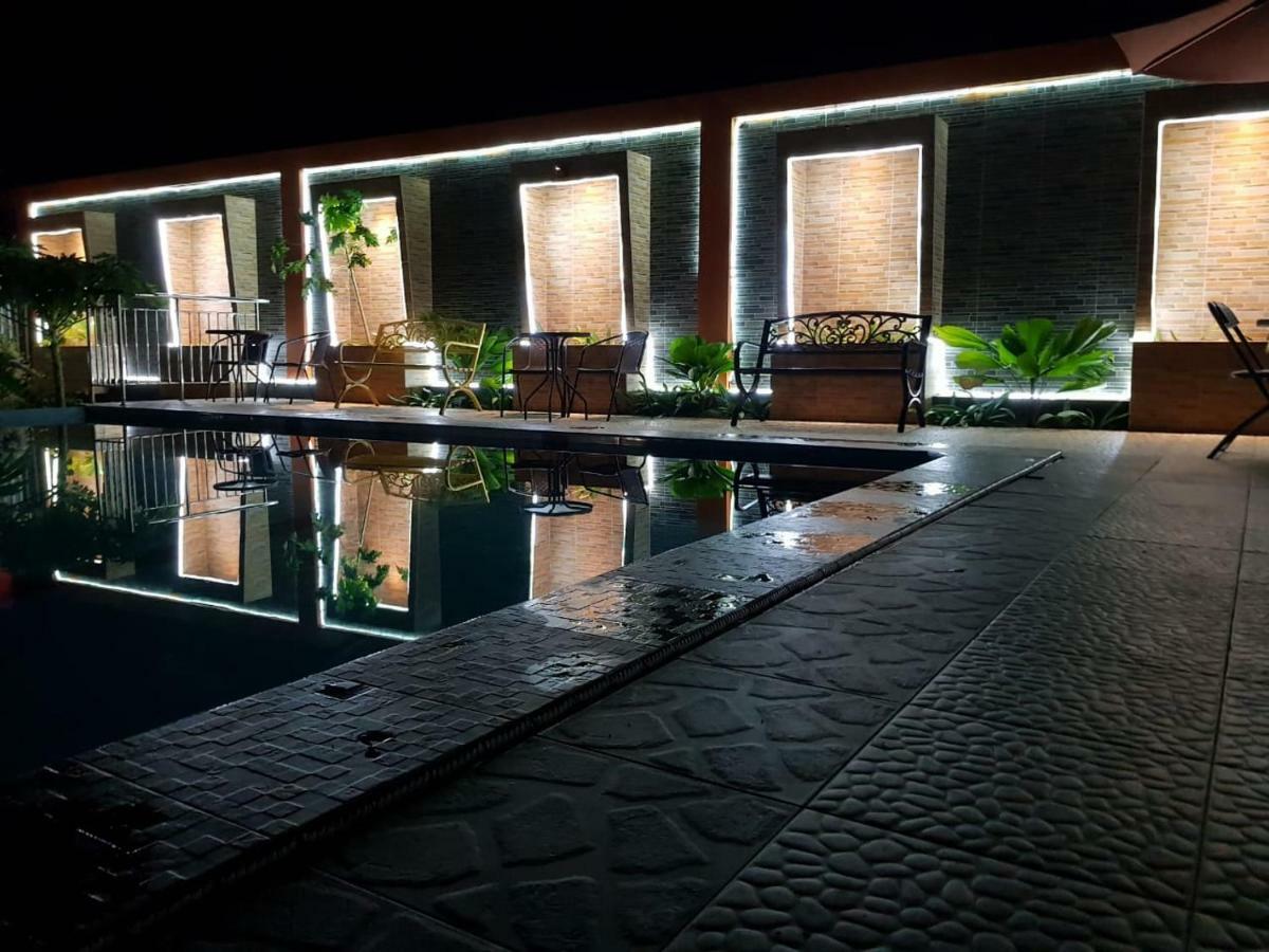 Fortune Front One Hotel Kendari Exterior photo